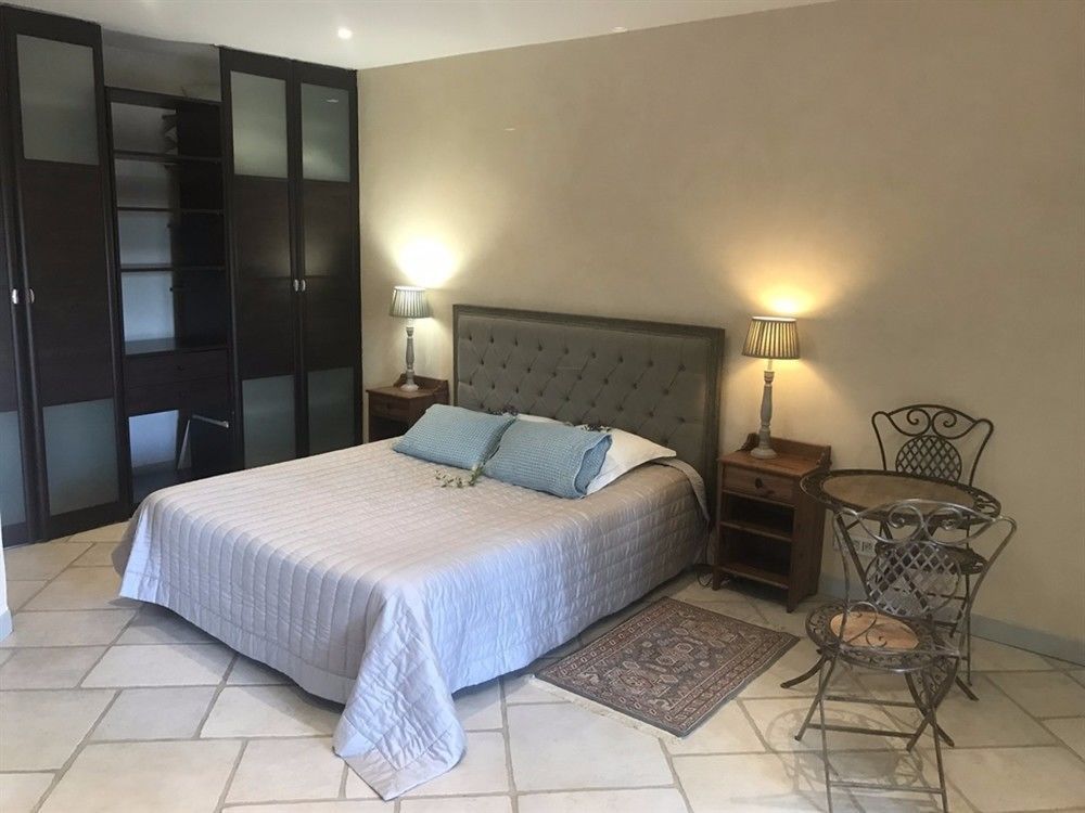 D'hotes Domaine Pero Longo Bed & Breakfast